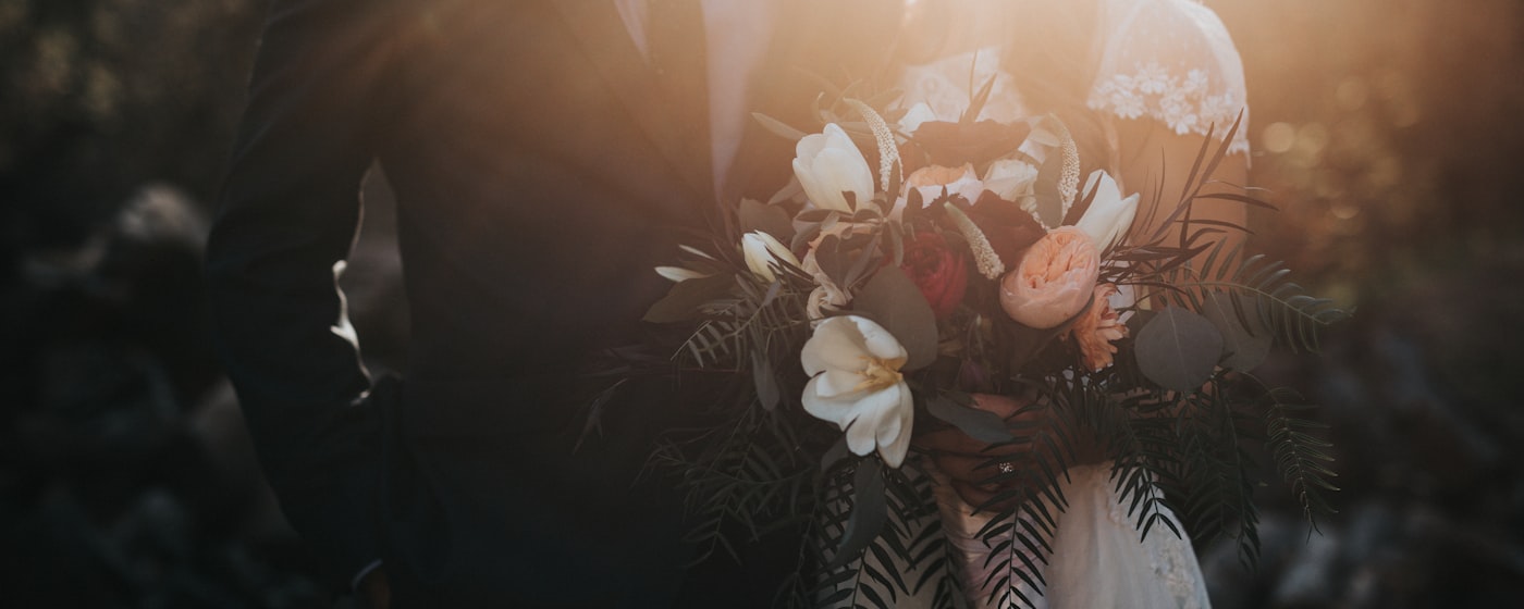 Gelin buketiyle düğün fotoğrafından cam tablo